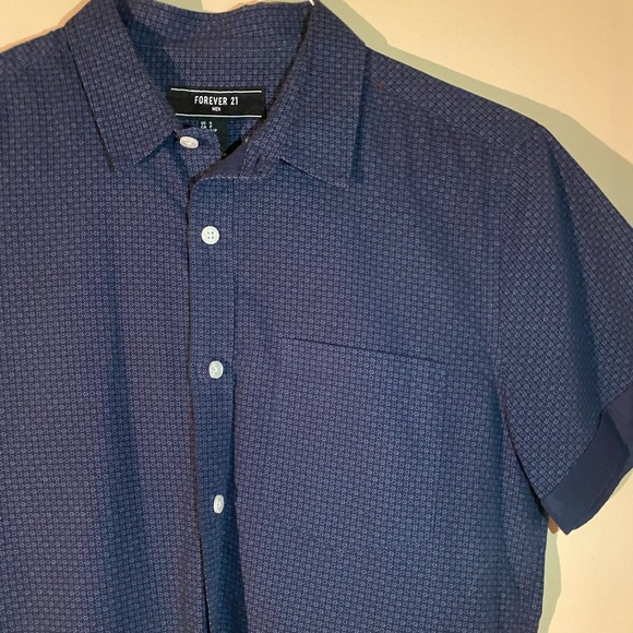 Patterned button up top - Picture 2 of 4